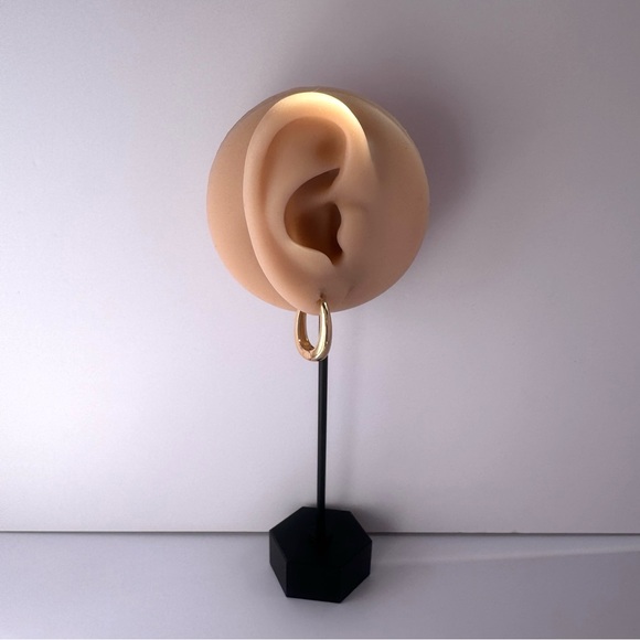 Small Oval Gold Hoop Earrings for Women - Picture 5 of 5